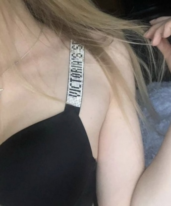 Живу в самом сердце Москвы, где происходят самые горячие встречи. Позволь мне удовлетворить все твои грязные фантазии и сделать тебя счастливым. У меня сногсшибательная фигура и опыт, которыми я готова поразить тебя. Мои услуги включают все, что ты только пожелаешь - классический и оральный секс, массаж, стриптиз и многое другое. Мои клиенты всегда остаются довольными и хотят вернуться ко мне снова и снова. Не упусти возможность исполнить свои самые скрытые желания. Доверься мне, и я сделаю твою ночь незабываемой. 😘💋🔥 На фото я - настоящая, без редактирования. Обожаю новые знакомства и проведение времени с умными и щедрыми мужчинами. Пиши мне, и я обещаю, ты не пожалеешь. 💌💋🌹 6340, 21 год